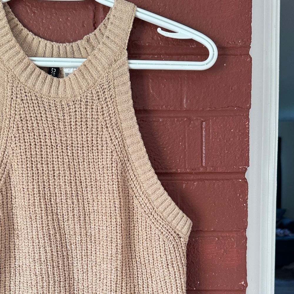 H&M Cropped Knit Racer Back Tan Tank Top - Picture 3 of 6